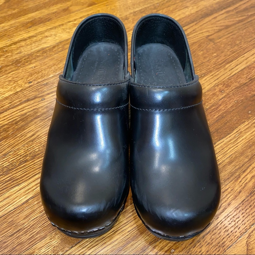 Sanita Clogs in Black, size 37 (women’s 6-6.5)